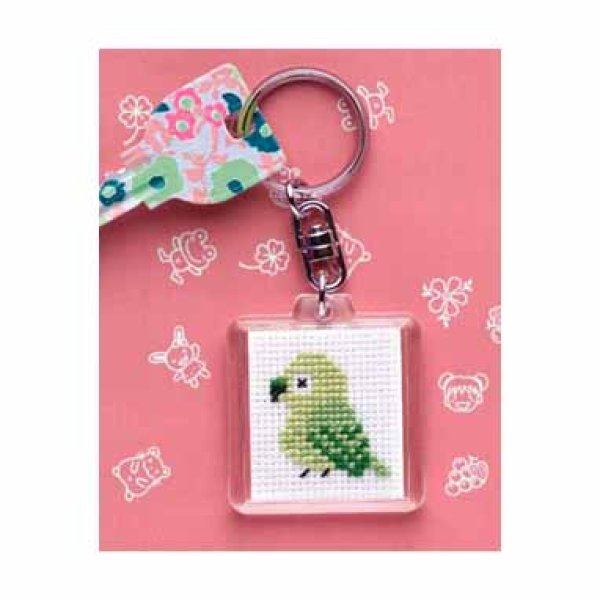 画像1: (opKS-30)　刺繍キット【インコ 】 鳥 キーホルダー 初心者でも簡単 　額　ミニ額　手作り　クロス ステッチ　初級　手芸 (1)